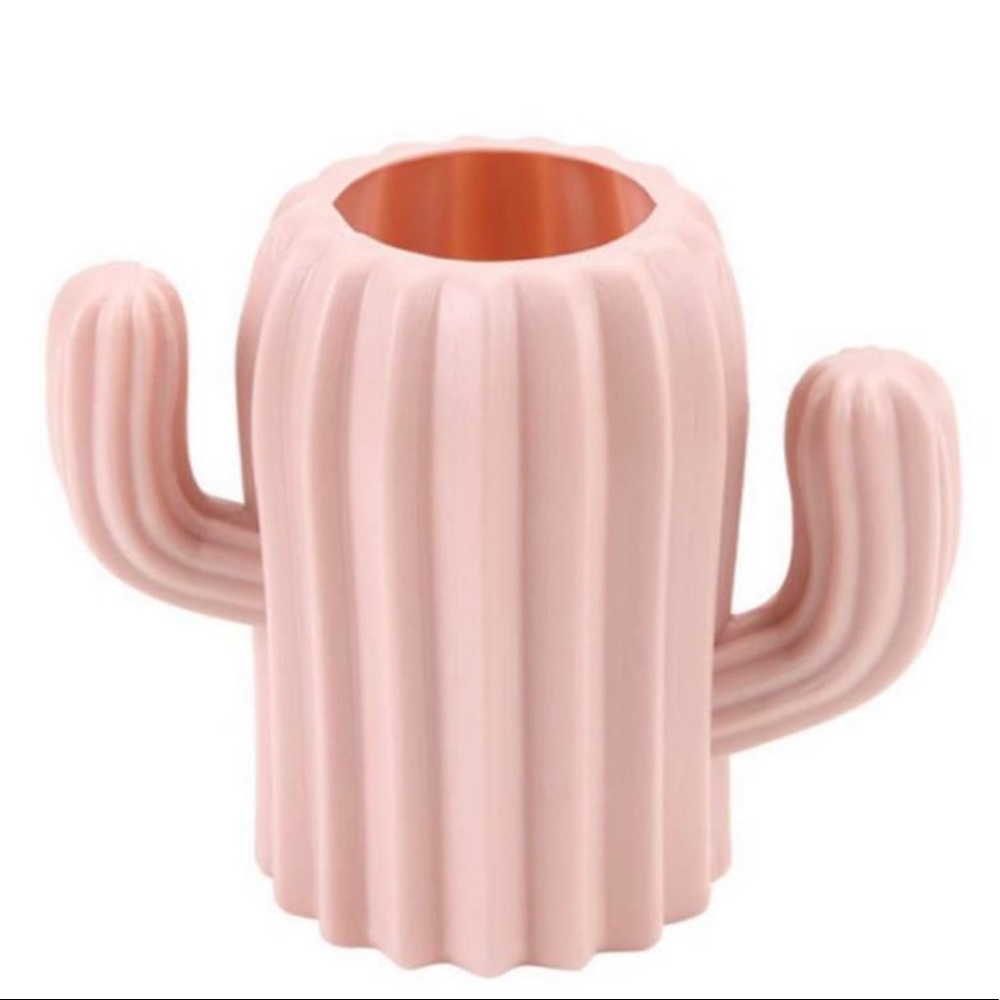 Cactus shaped pen holder